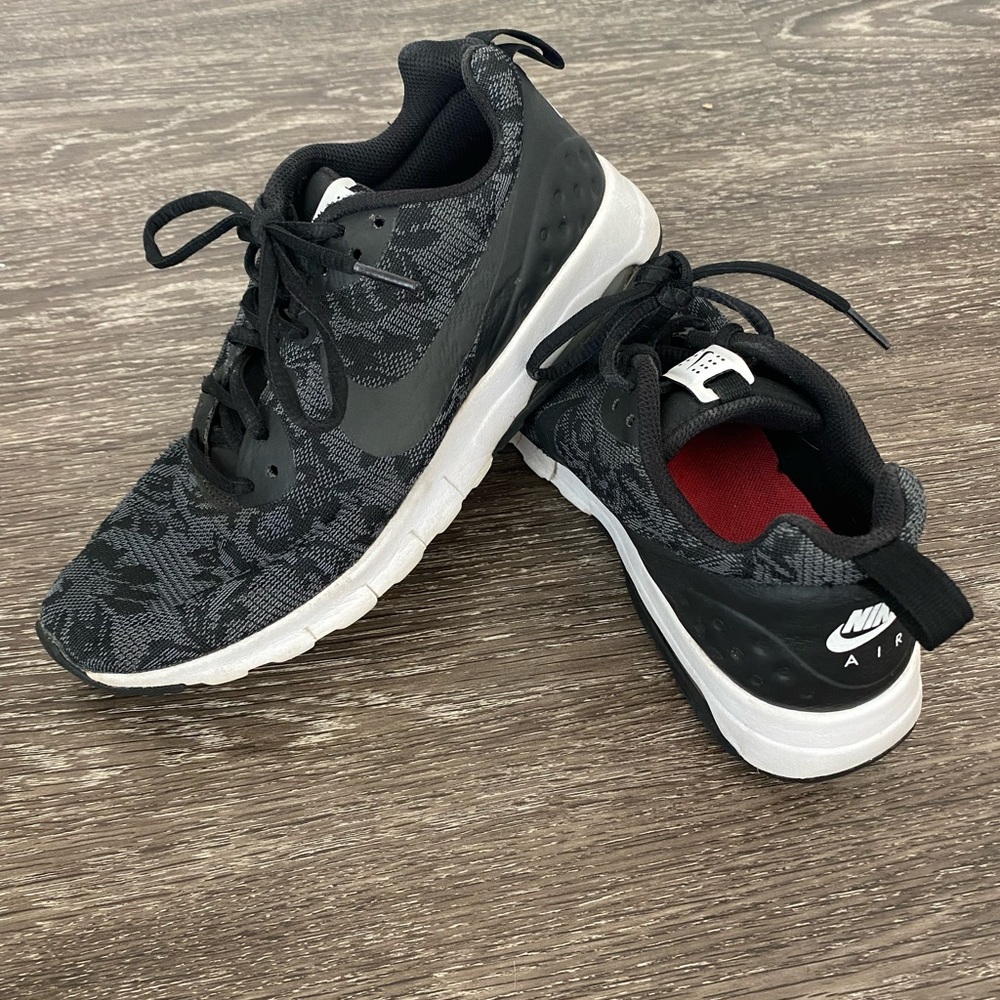 Nike women’s air shoes